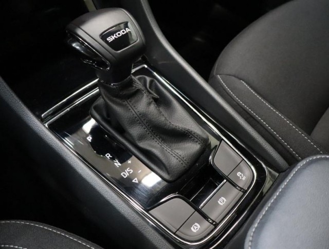 Škoda Karoq  1.5 TSI Fresh