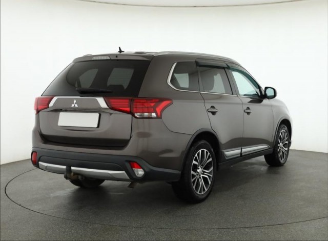 Mitsubishi Outlander  2.2 DI-D 