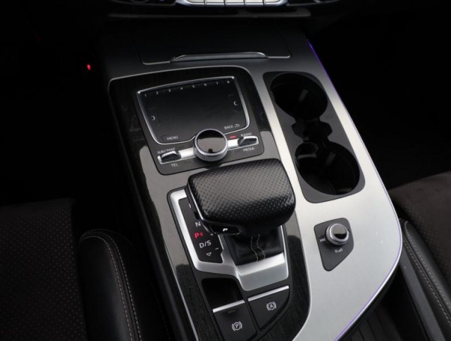 Audi Q7  3.0 TDI S-Line