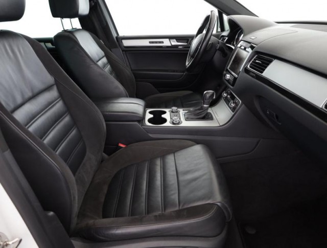 Volkswagen Touareg  3.0 TDI R-Line