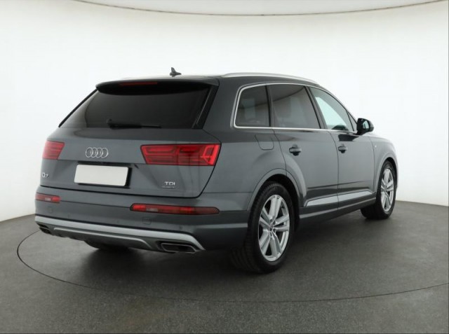 Audi Q7  3.0 TDI S-Line