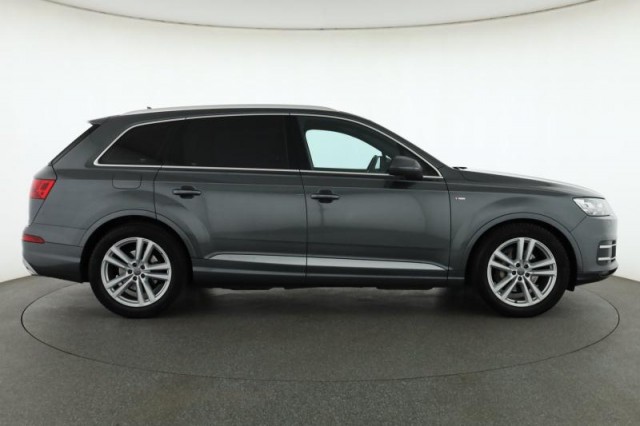 Audi Q7  3.0 TDI S-Line