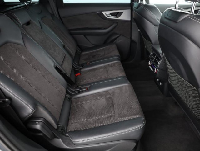 Audi Q7  3.0 TDI S-Line