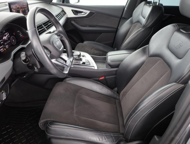 Audi Q7  3.0 TDI S-Line