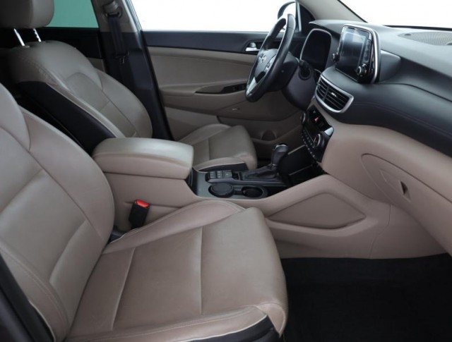 Hyundai Tucson  2.0 CRDi 