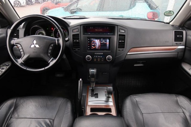 Mitsubishi Pajero  3.2 DI-D 