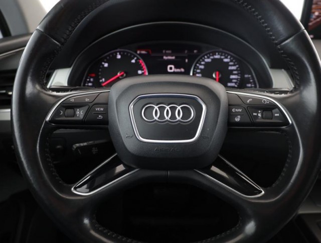 Audi Q7  3.0 TDI .