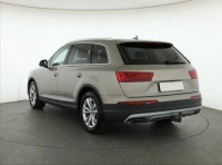 Audi Q7  3.0 TDI .
