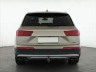 Audi Q7  3.0 TDI .