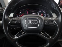 Audi Q7  3.0 TDI .