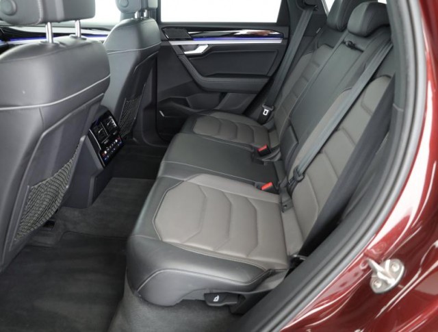 Volkswagen Touareg  3.0 TDI R