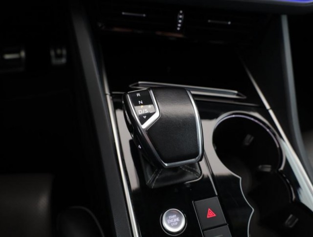 Volkswagen Touareg  3.0 TDI R