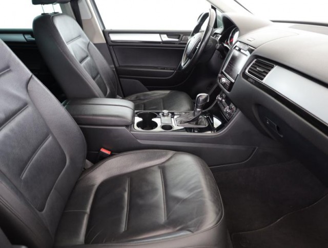 Volkswagen Touareg  3.0 TDI 