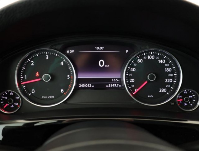 Volkswagen Touareg  3.0 TDI 