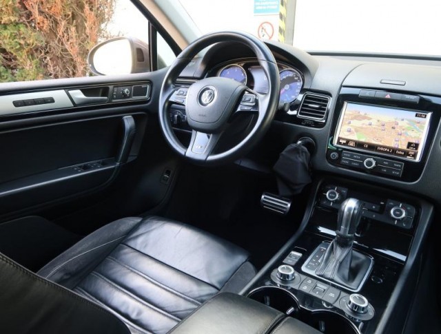 Volkswagen Touareg  3.0 TDI R-Line