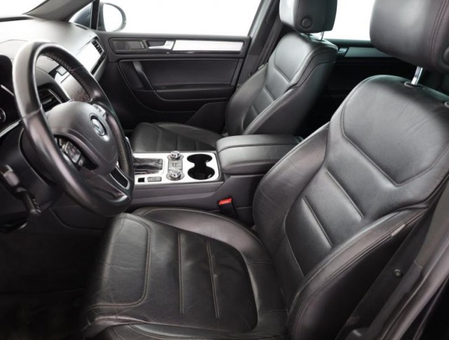 Volkswagen Touareg  3.0 TDI 