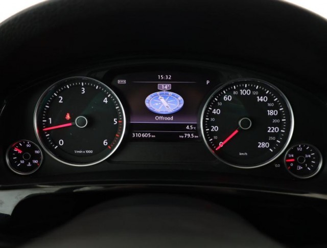 Volkswagen Touareg  3.0 TDI 