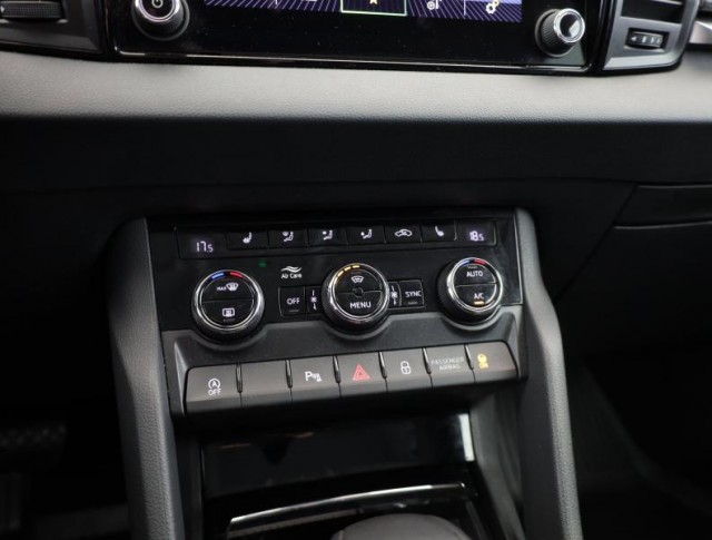 Škoda Karoq  1.5 TSI Fresh