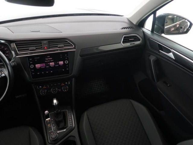 Volkswagen Tiguan  2.0 TSI 