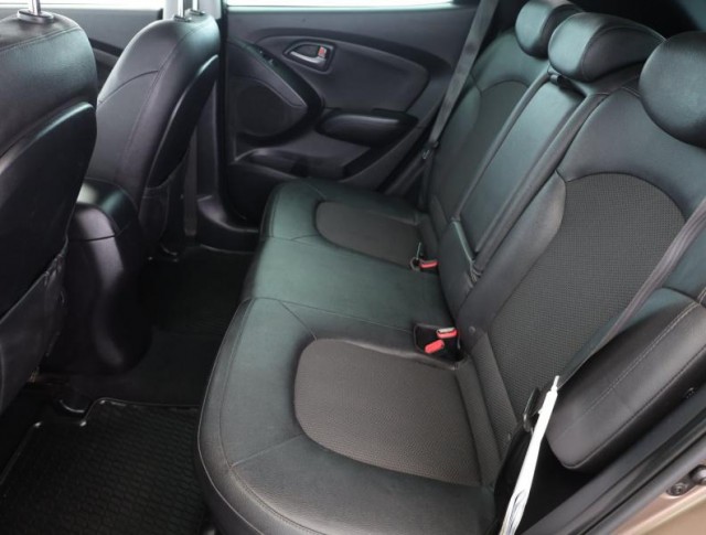 Hyundai ix35  2.0 CRDi Trikolor