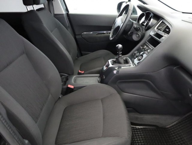 Peugeot 5008  1.6 HDi 