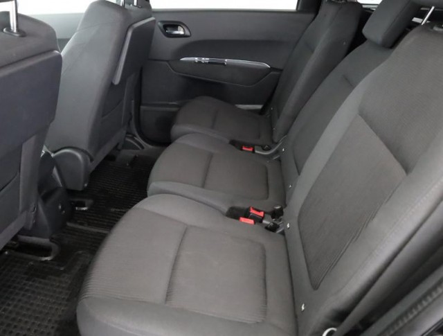 Peugeot 5008  1.6 HDi 
