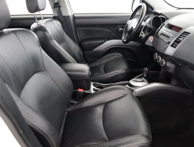 Mitsubishi Outlander  2.4 MIVEC 