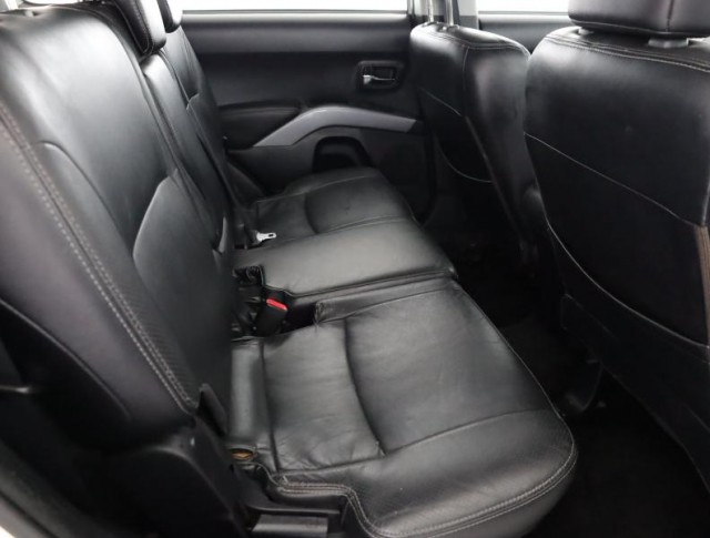 Mitsubishi Outlander  2.4 MIVEC 