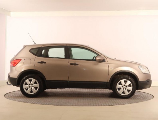 Nissan Qashqai  1.6 