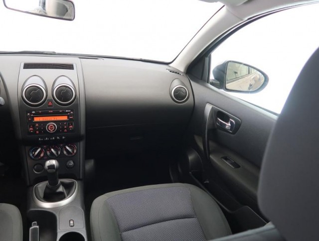 Nissan Qashqai  1.6 