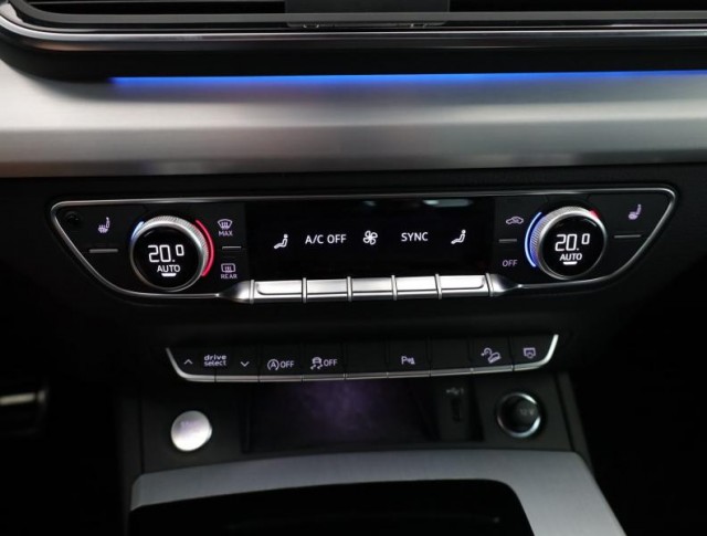 Audi Q5  40 TDI S line