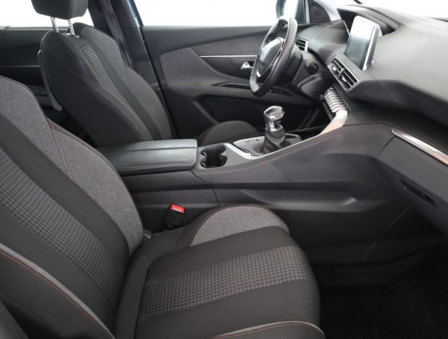 Peugeot 5008  1.5 BlueHDi 