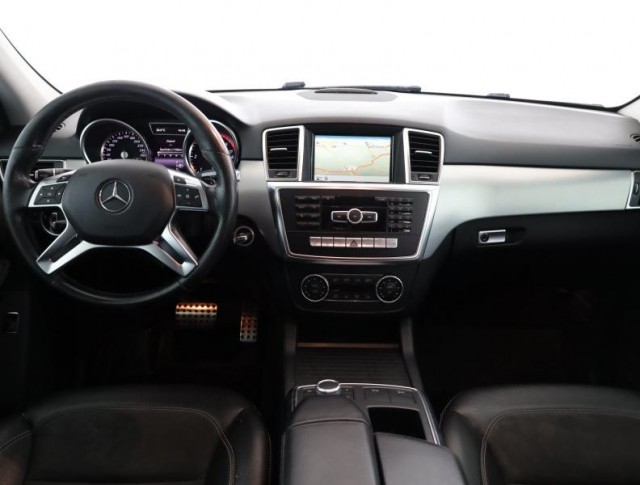 Mercedes-Benz ML  ML 350 BlueTEC AMG line