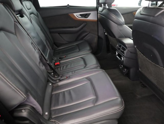 Audi Q7  3.0 TDI S-Line