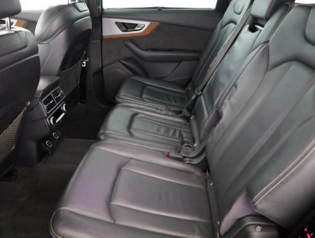 Audi Q7  3.0 TDI S-Line