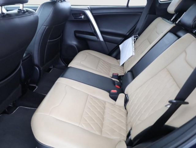 Toyota RAV 4  2.0 D-4D Selection