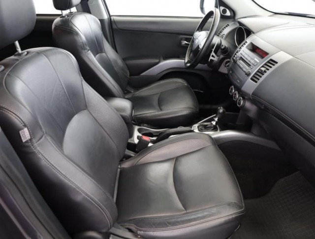 Mitsubishi Outlander  2.2 DI-D 