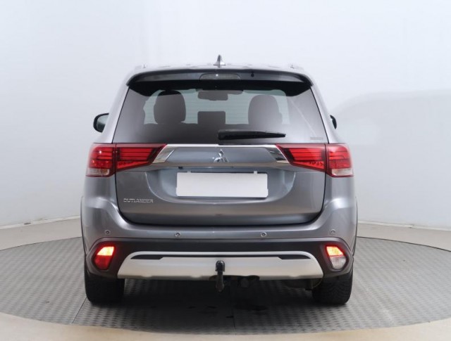 Mitsubishi Outlander  2.0 