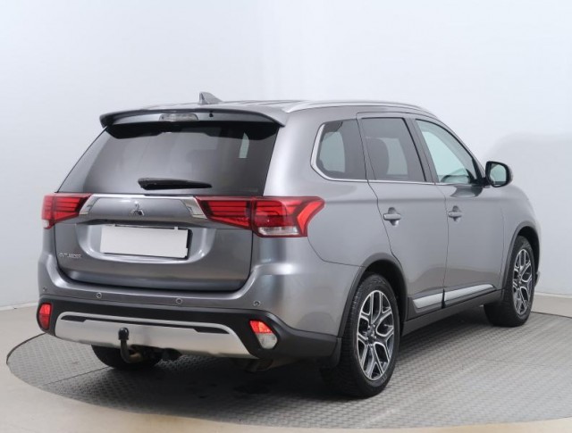 Mitsubishi Outlander  2.0 