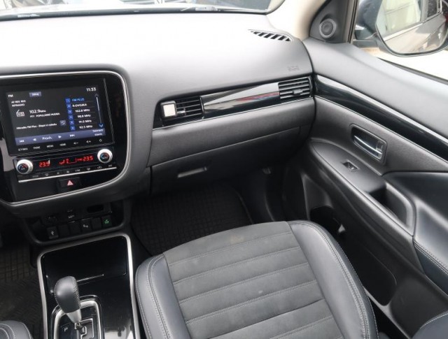 Mitsubishi Outlander  2.0 
