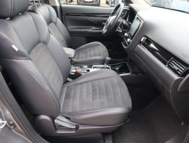 Mitsubishi Outlander  2.0 