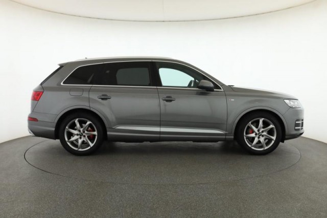Audi Q7  3.0 TDI S-Line