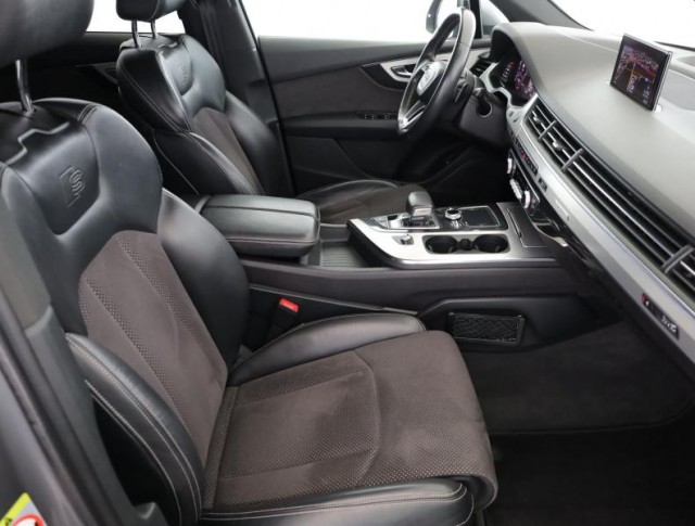 Audi Q7  3.0 TDI S-Line