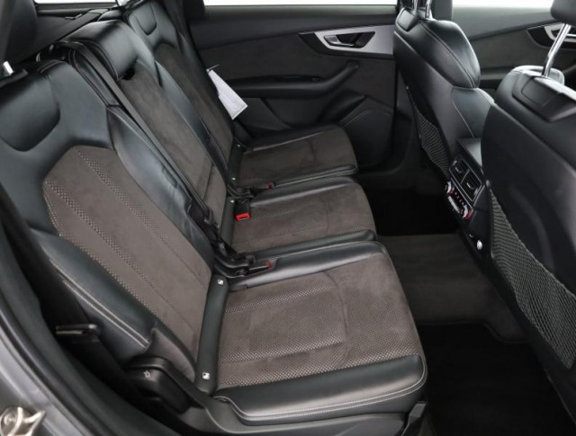 Audi Q7  3.0 TDI S-Line