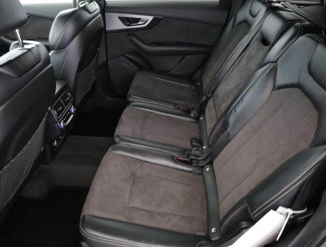Audi Q7  3.0 TDI S-Line