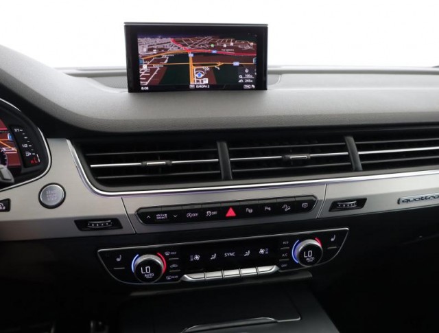 Audi Q7  3.0 TDI S-Line