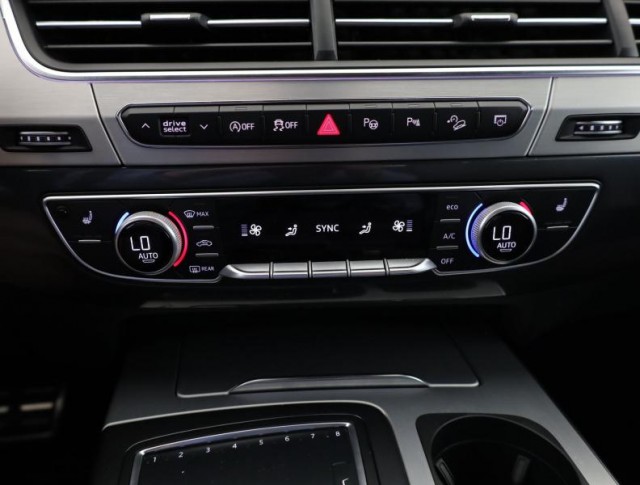Audi Q7  3.0 TDI S-Line