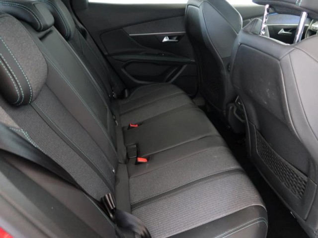 Peugeot 3008  1.5 BlueHDi 