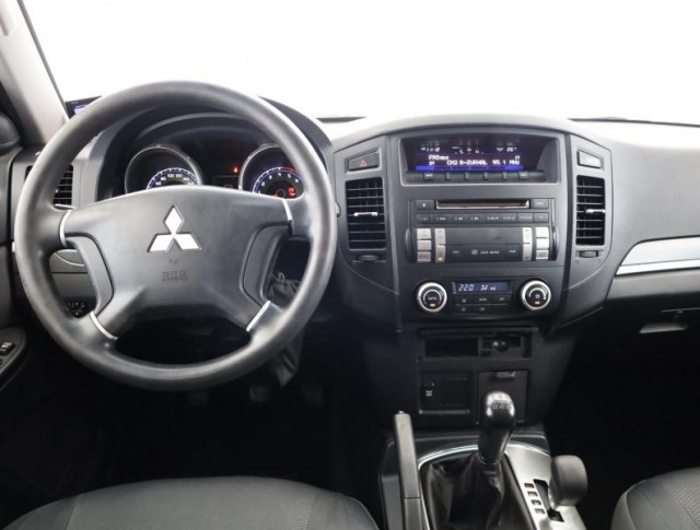 Mitsubishi Pajero  3.2 DI-D 