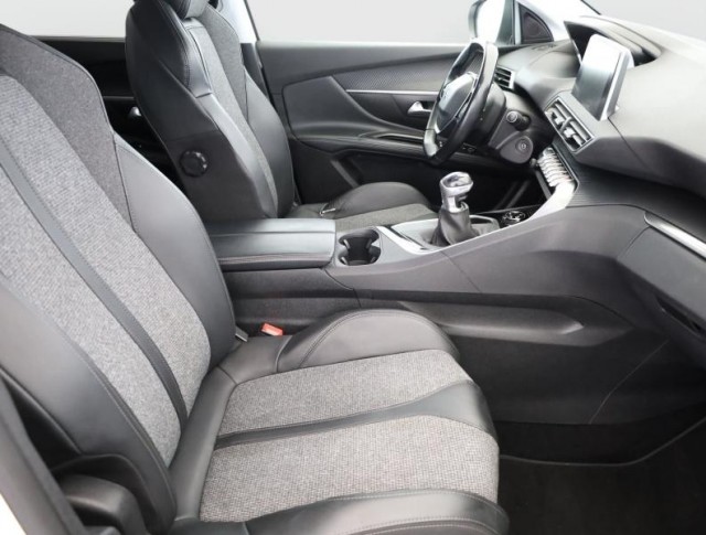Peugeot 5008  1.5 BlueHDi 